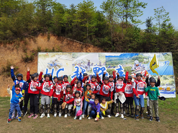 2021晶飛“百丈營地+紀龍山”團建活動(圖1) 2021晶飛“百丈營地+紀龍山”團建活動(圖1)